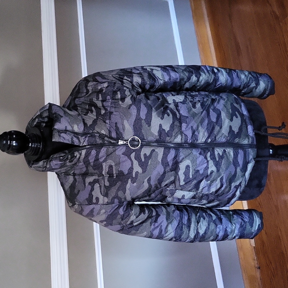 Arizona Women's Camo Puffer Jacket Size Small